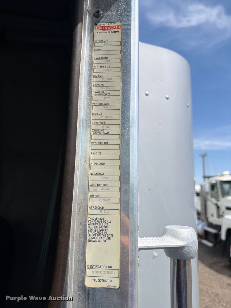 image for item FB5069 2013 Kenworth T660 semi truck