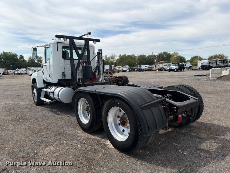 image for item FB5070 2018 Mack CHU613 truck cab and chassis
