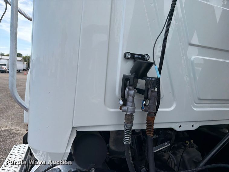 image for item FB5070 2018 Mack CHU613 truck cab and chassis