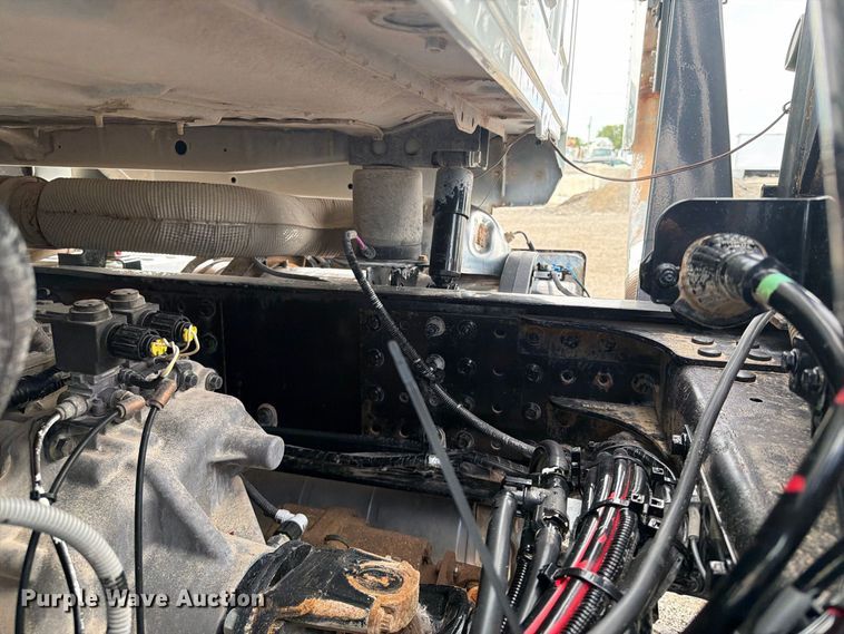 image for item FB5070 2018 Mack CHU613 truck cab and chassis