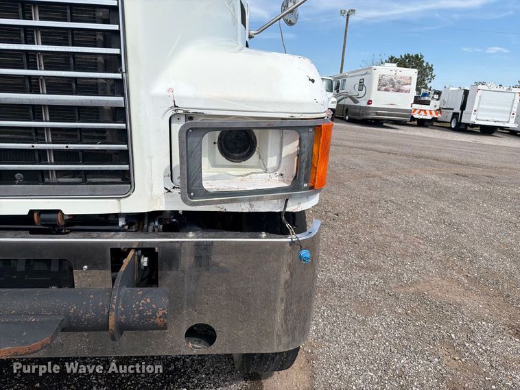 image for item FB5070 2018 Mack CHU613 truck cab and chassis