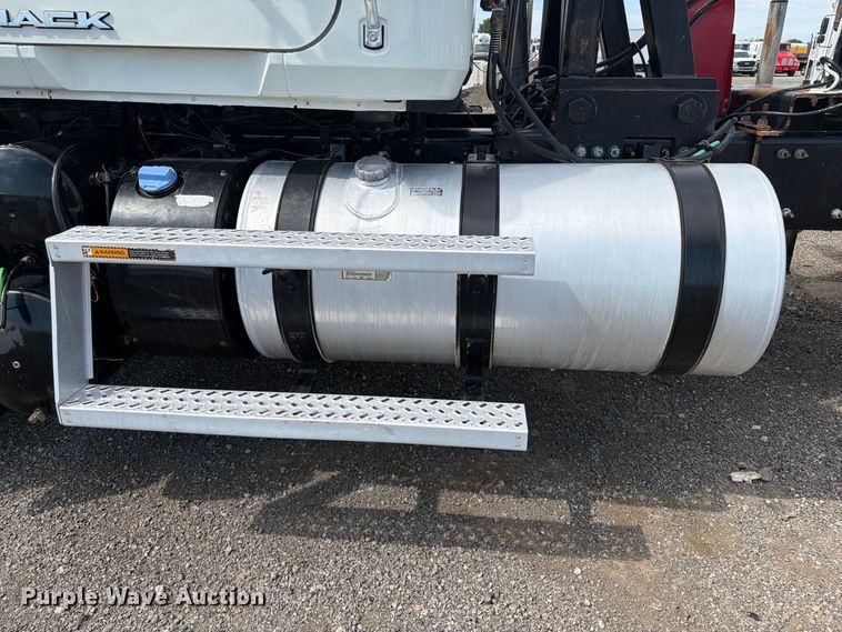 image for item FB5070 2018 Mack CHU613 truck cab and chassis