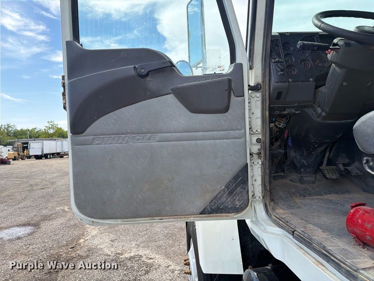 image for item FB5070 2018 Mack CHU613 truck cab and chassis