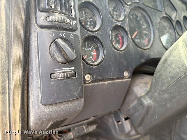 image for item FB5070 2018 Mack CHU613 truck cab and chassis