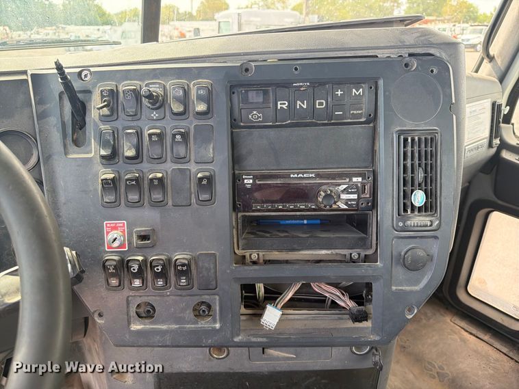 image for item FB5070 2018 Mack CHU613 truck cab and chassis