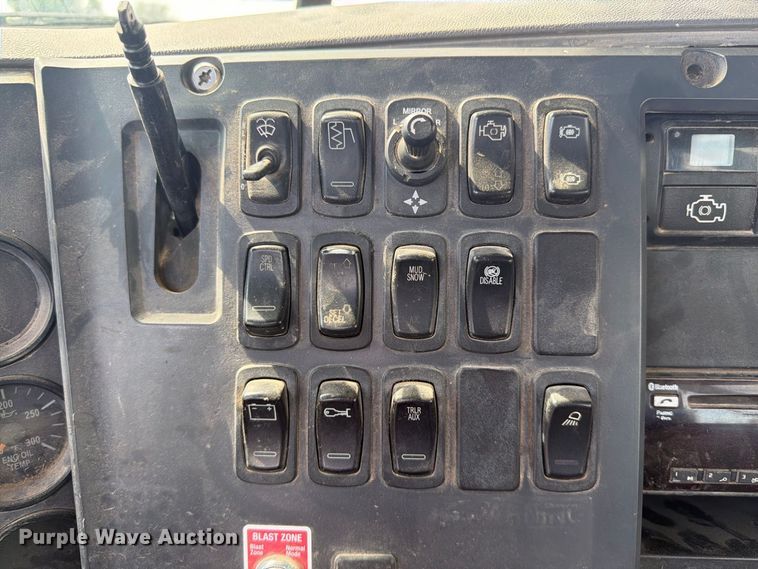 image for item FB5070 2018 Mack CHU613 truck cab and chassis