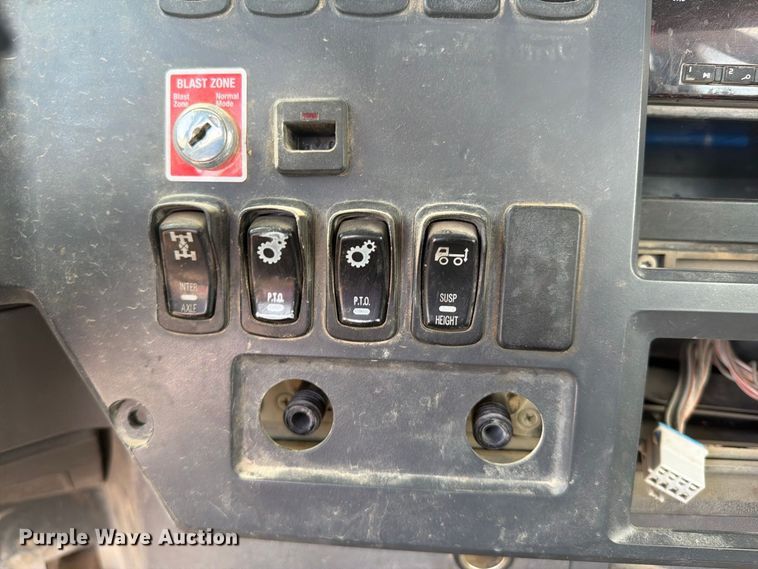 image for item FB5070 2018 Mack CHU613 truck cab and chassis