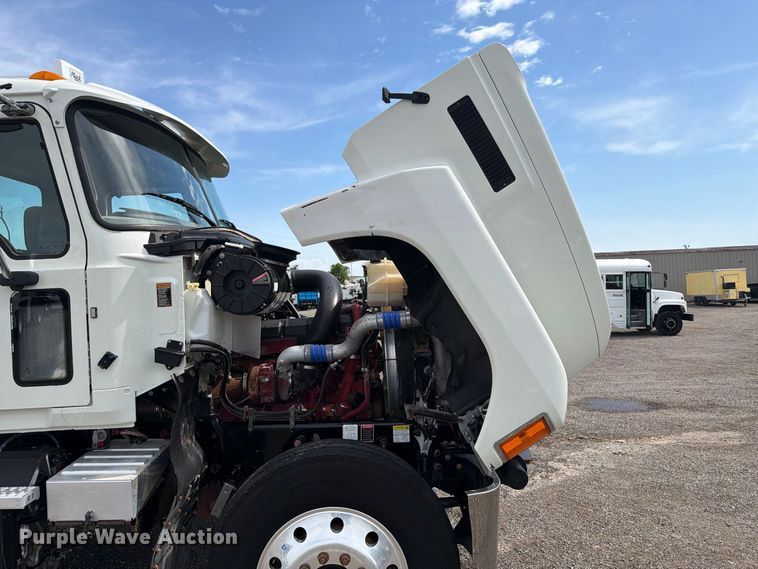 image for item FB5070 2018 Mack CHU613 truck cab and chassis