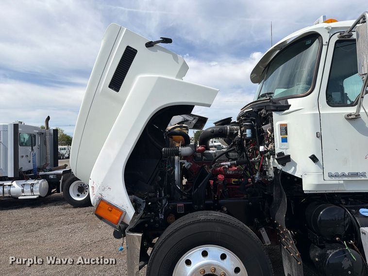 image for item FB5070 2018 Mack CHU613 truck cab and chassis