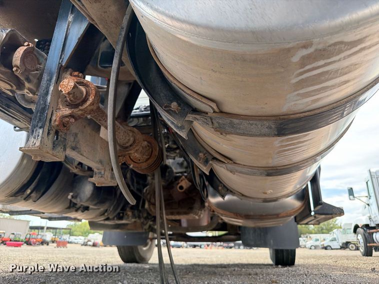 image for item FB5070 2018 Mack CHU613 truck cab and chassis