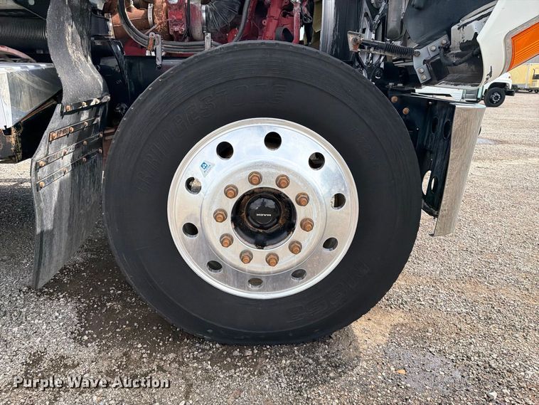 image for item FB5070 2018 Mack CHU613 truck cab and chassis