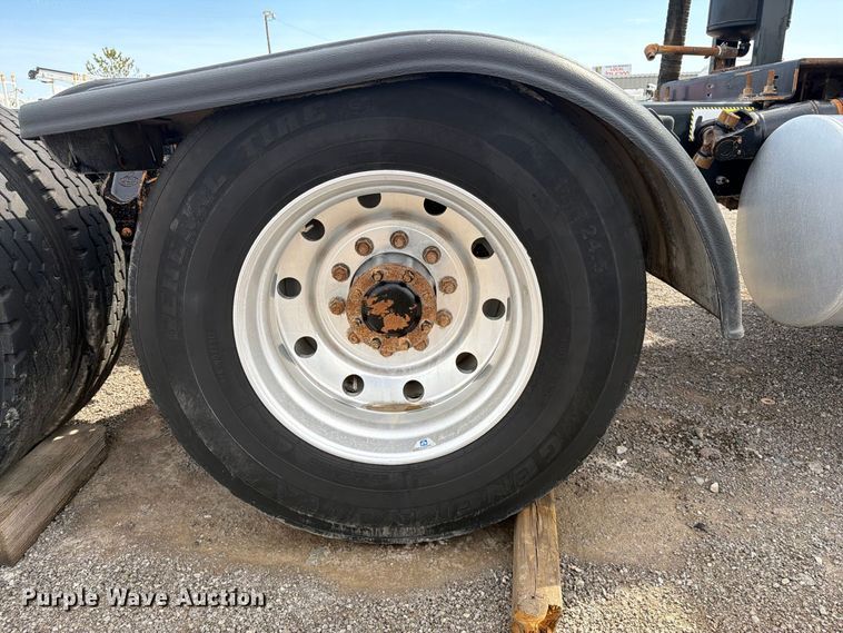 image for item FB5070 2018 Mack CHU613 truck cab and chassis