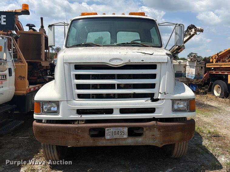 image for item FC3273 1998 Ford L8000 semi truck
