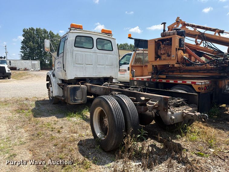 image for item FC3273 1998 Ford L8000 semi truck