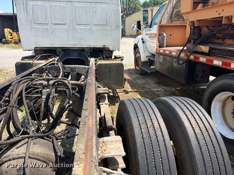image for item FC3273 1998 Ford L8000 semi truck