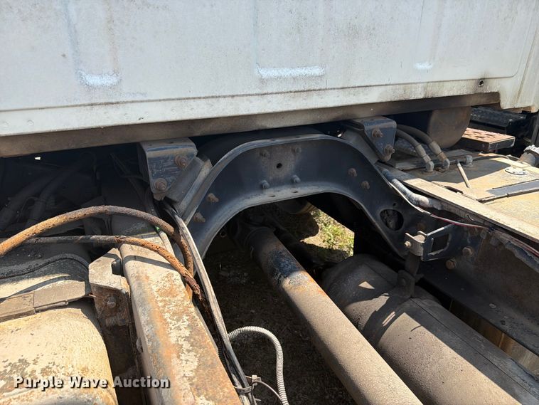 image for item FC3273 1998 Ford L8000 semi truck