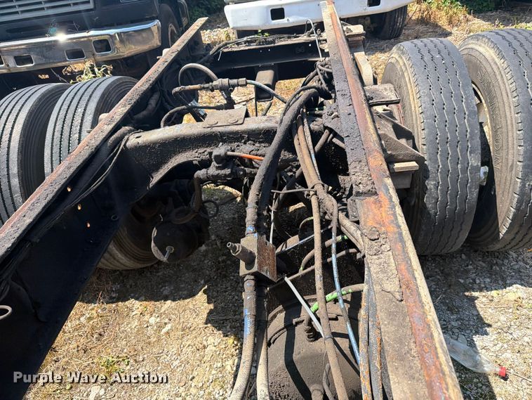 image for item FC3273 1998 Ford L8000 semi truck
