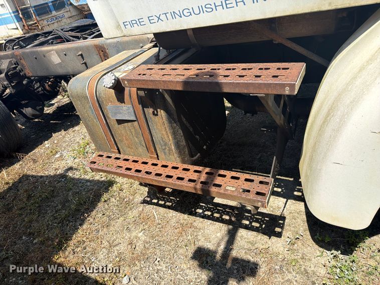 image for item FC3273 1998 Ford L8000 semi truck