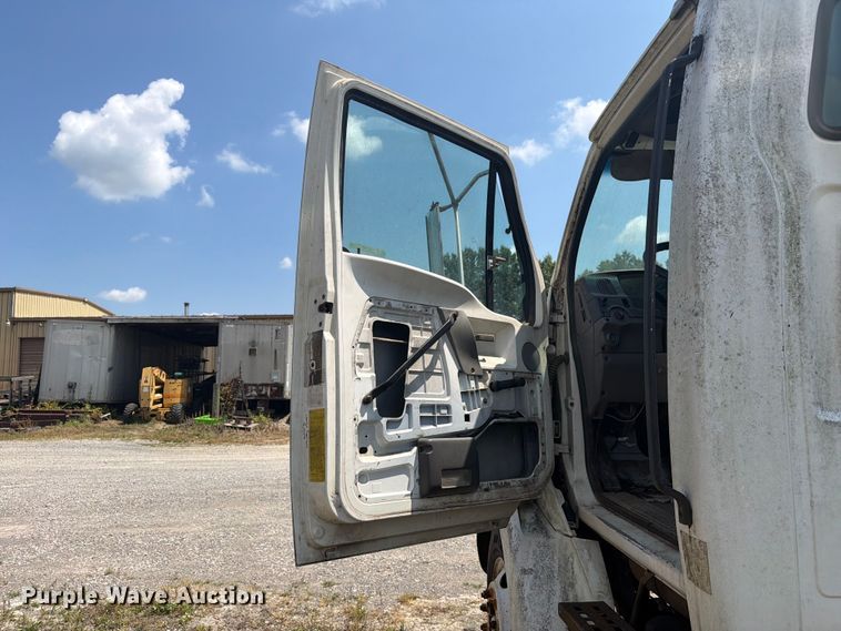 image for item FC3273 1998 Ford L8000 semi truck