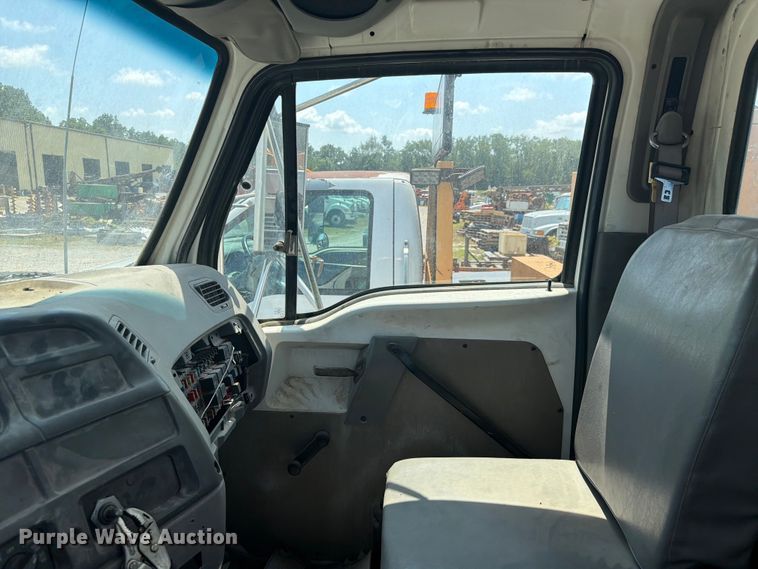 image for item FC3273 1998 Ford L8000 semi truck
