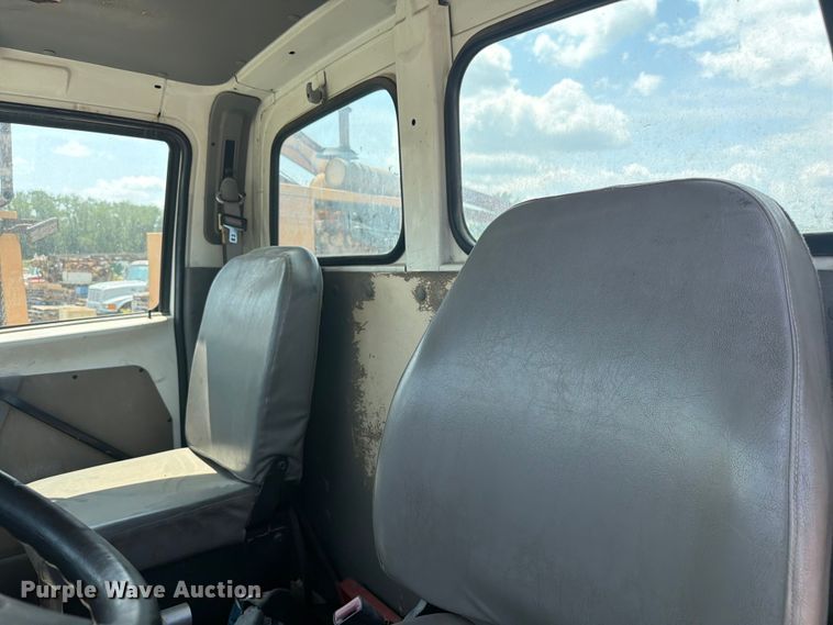 image for item FC3273 1998 Ford L8000 semi truck