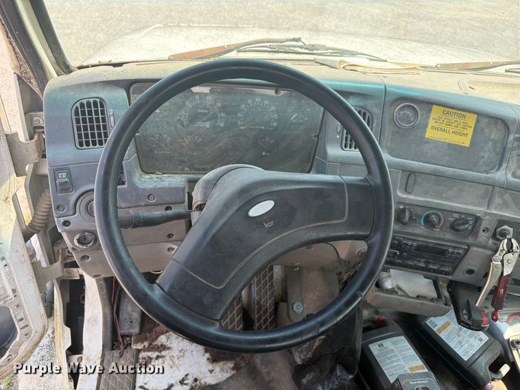 image for item FC3273 1998 Ford L8000 semi truck