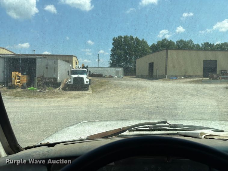 image for item FC3273 1998 Ford L8000 semi truck