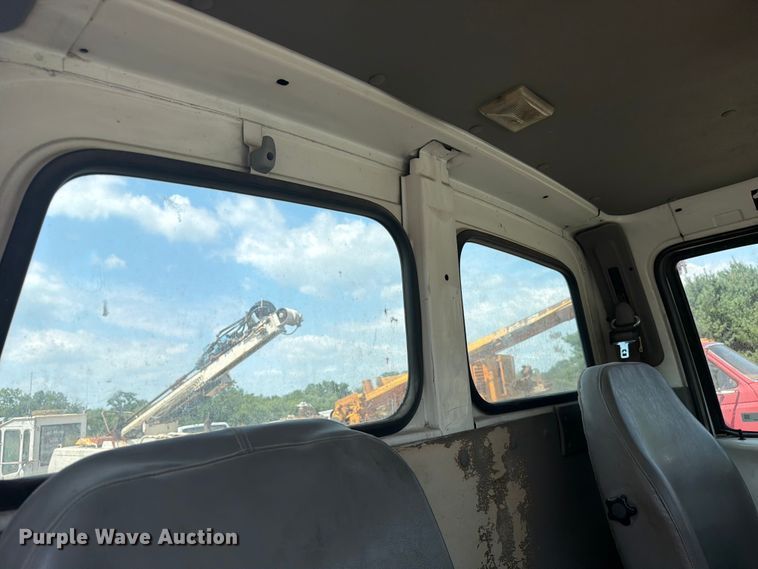 image for item FC3273 1998 Ford L8000 semi truck