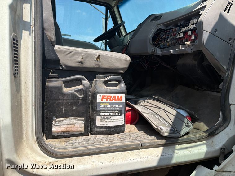 image for item FC3273 1998 Ford L8000 semi truck