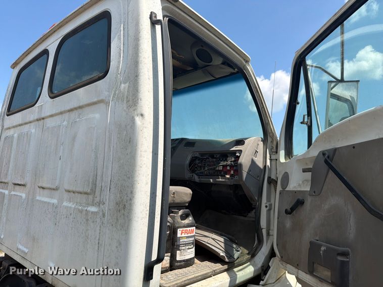 image for item FC3273 1998 Ford L8000 semi truck