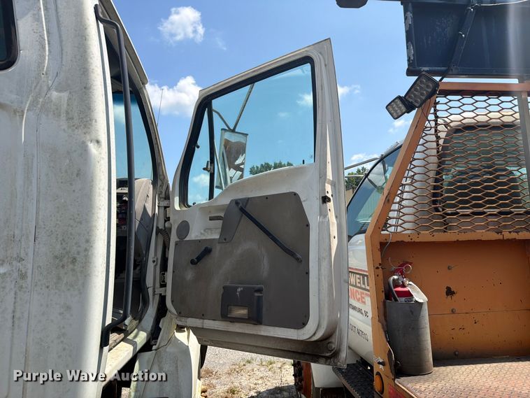 image for item FC3273 1998 Ford L8000 semi truck