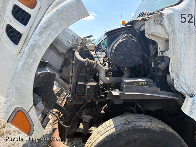 image for item FC3273 1998 Ford L8000 semi truck