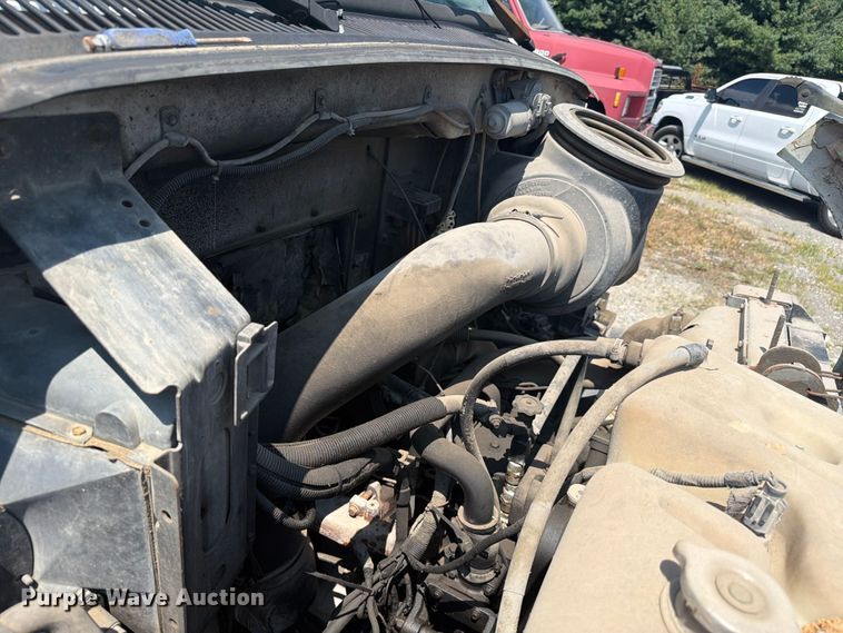 image for item FC3273 1998 Ford L8000 semi truck