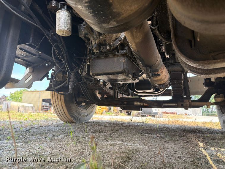 image for item FC3273 1998 Ford L8000 semi truck