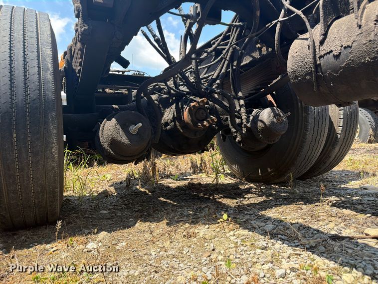 image for item FC3273 1998 Ford L8000 semi truck