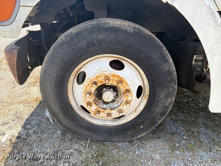 image for item FC3273 1998 Ford L8000 semi truck