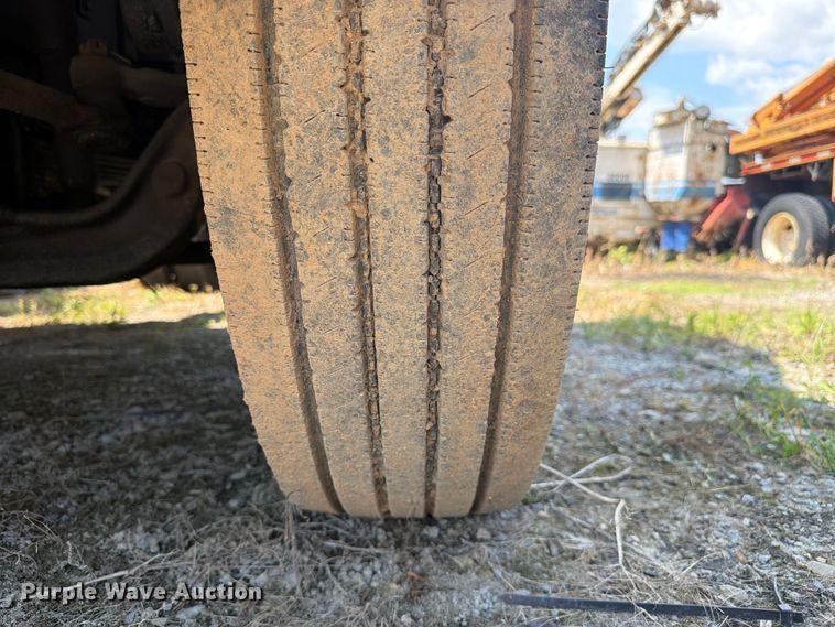 image for item FC3273 1998 Ford L8000 semi truck