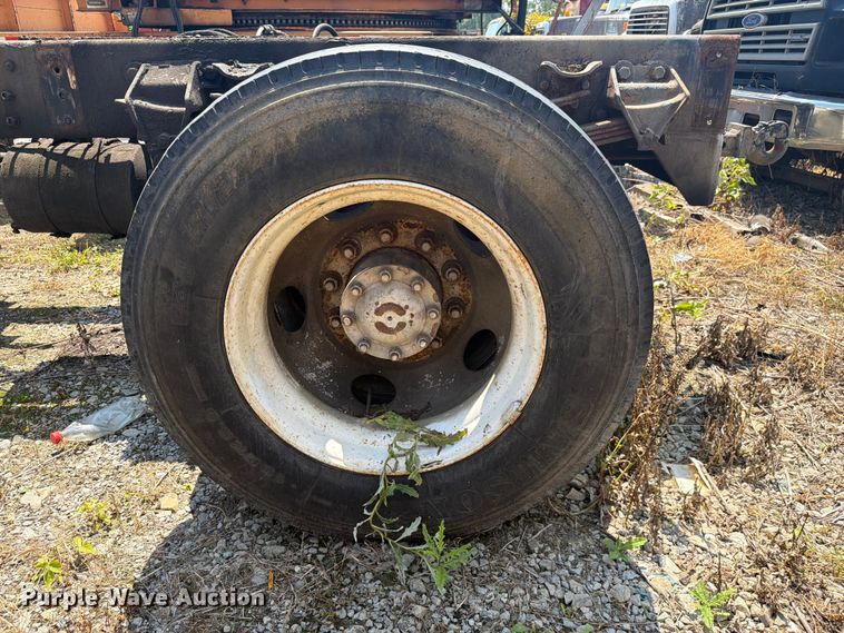 image for item FC3273 1998 Ford L8000 semi truck