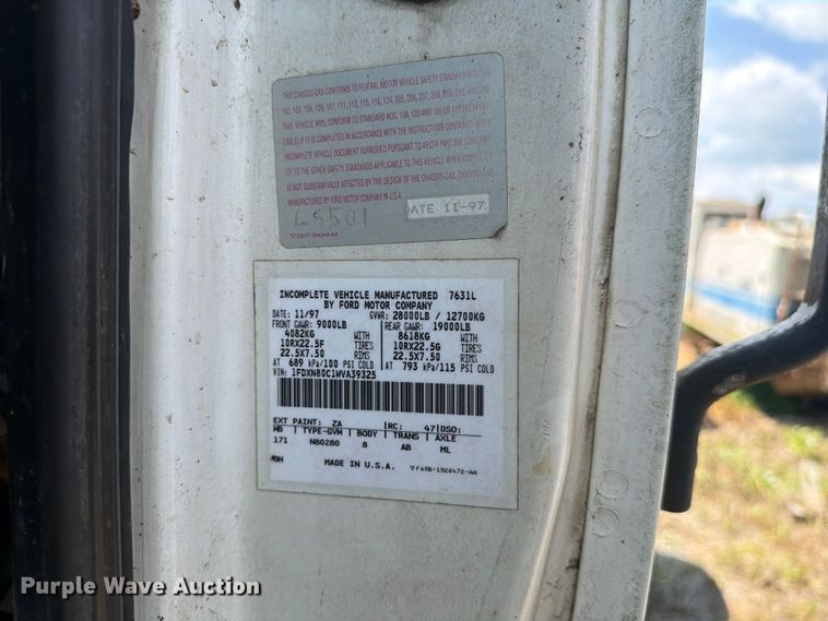 image for item FC3273 1998 Ford L8000 semi truck