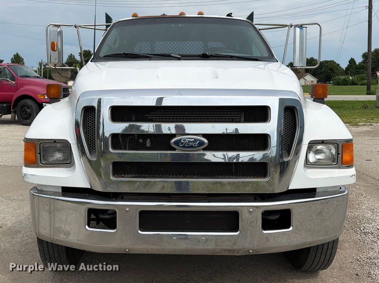 image for item FC3284 2004 Ford F650 Super Duty Crew Cab flatbed truck
