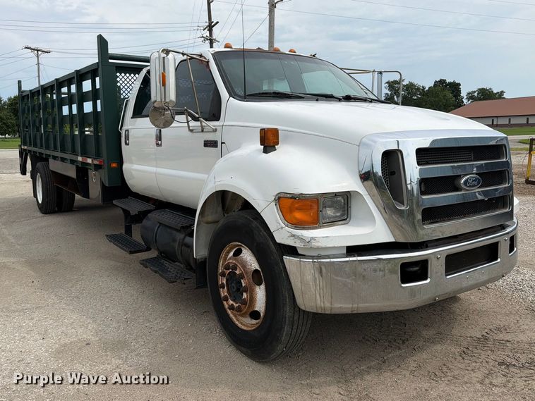 image for item FC3284 2004 Ford F650 Super Duty Crew Cab flatbed truck