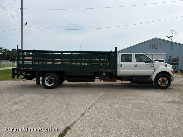 image for item FC3284 2004 Ford F650 Super Duty Crew Cab flatbed truck