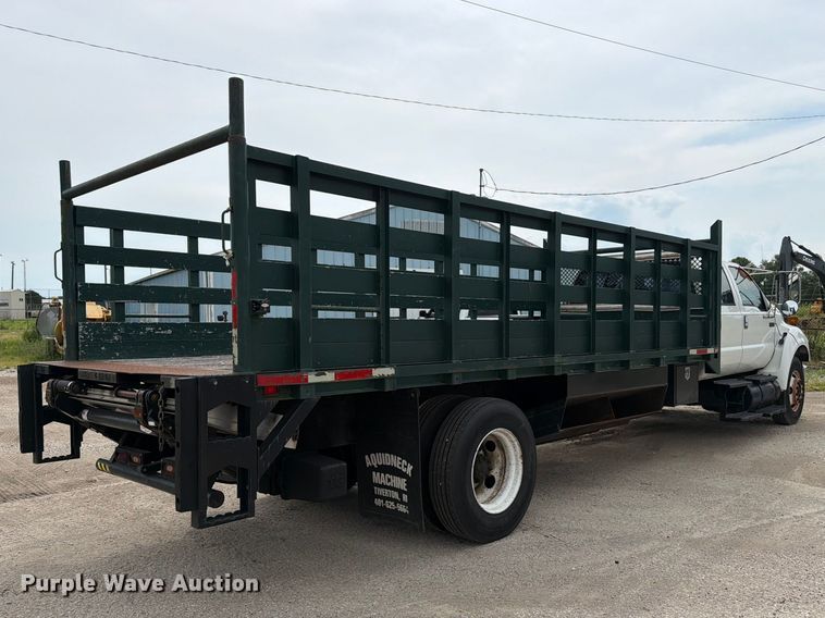 image for item FC3284 2004 Ford F650 Super Duty Crew Cab flatbed truck