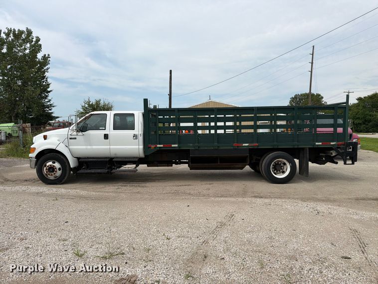 image for item FC3284 2004 Ford F650 Super Duty Crew Cab flatbed truck