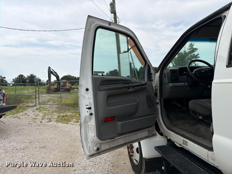 image for item FC3284 2004 Ford F650 Super Duty Crew Cab flatbed truck