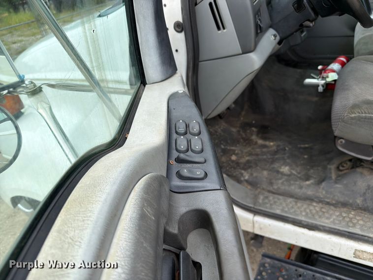 image for item FC3284 2004 Ford F650 Super Duty Crew Cab flatbed truck