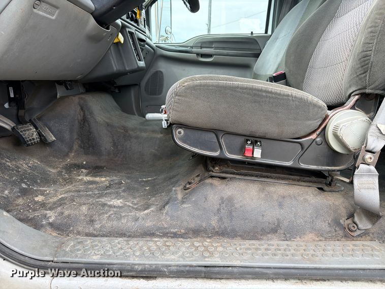 image for item FC3284 2004 Ford F650 Super Duty Crew Cab flatbed truck