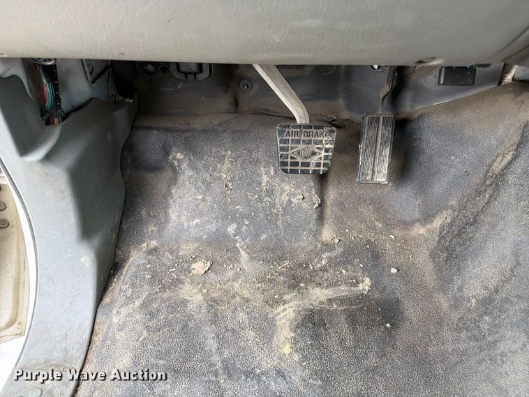 image for item FC3284 2004 Ford F650 Super Duty Crew Cab flatbed truck