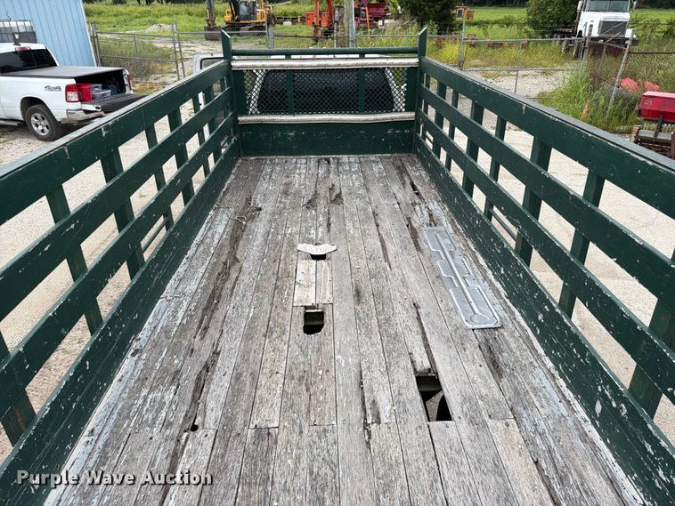 image for item FC3284 2004 Ford F650 Super Duty Crew Cab flatbed truck