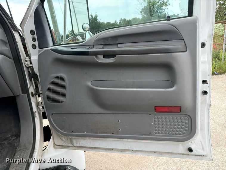 image for item FC3284 2004 Ford F650 Super Duty Crew Cab flatbed truck
